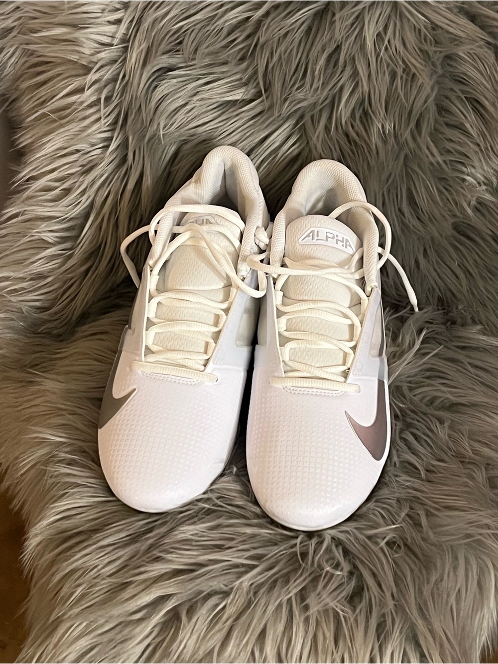 Nike men’s White baseball cleats